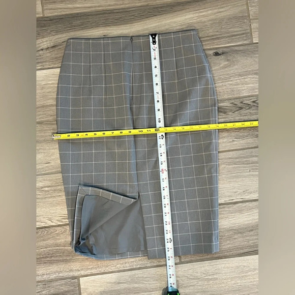 Express Gray Plaid Lined Midi Skirt Size 8 - Picture 6 of 13